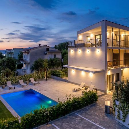 Apartmani Vila Mara M 1 Heated Pool Omisalj Bagian luar foto