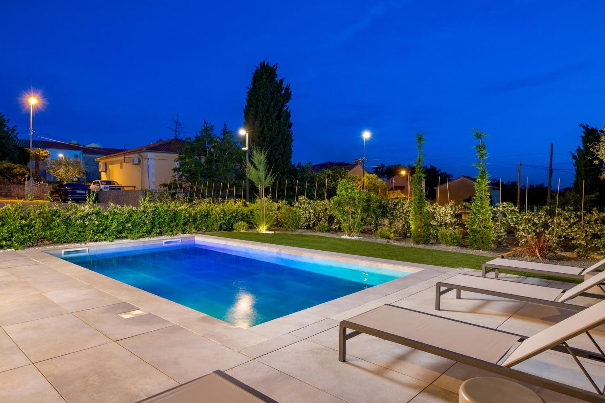 Apartmani Vila Mara M 1 Heated Pool Omisalj Bagian luar foto