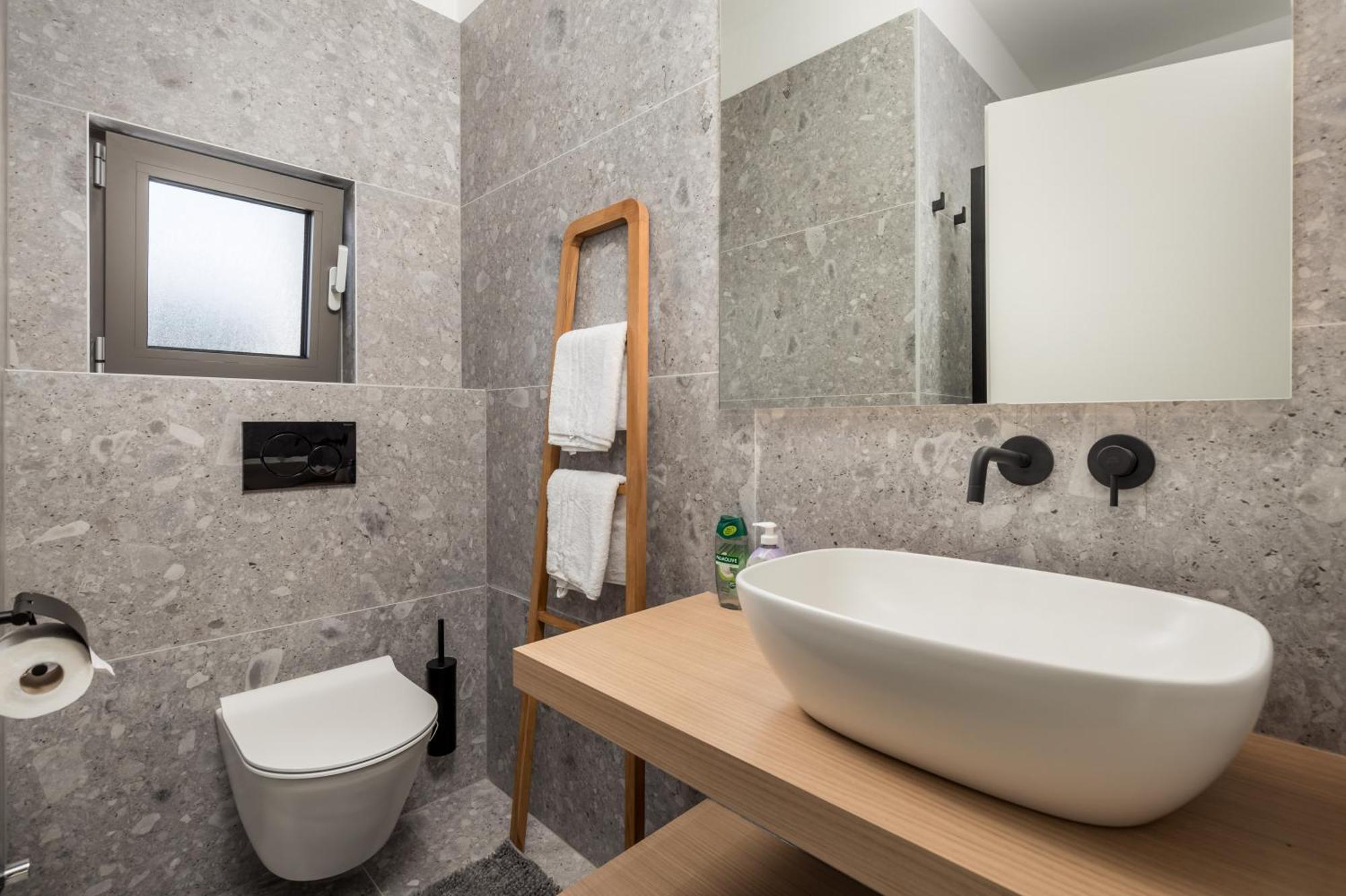 Apartmani Vila Mara M 1 Heated Pool Omisalj Bagian luar foto
