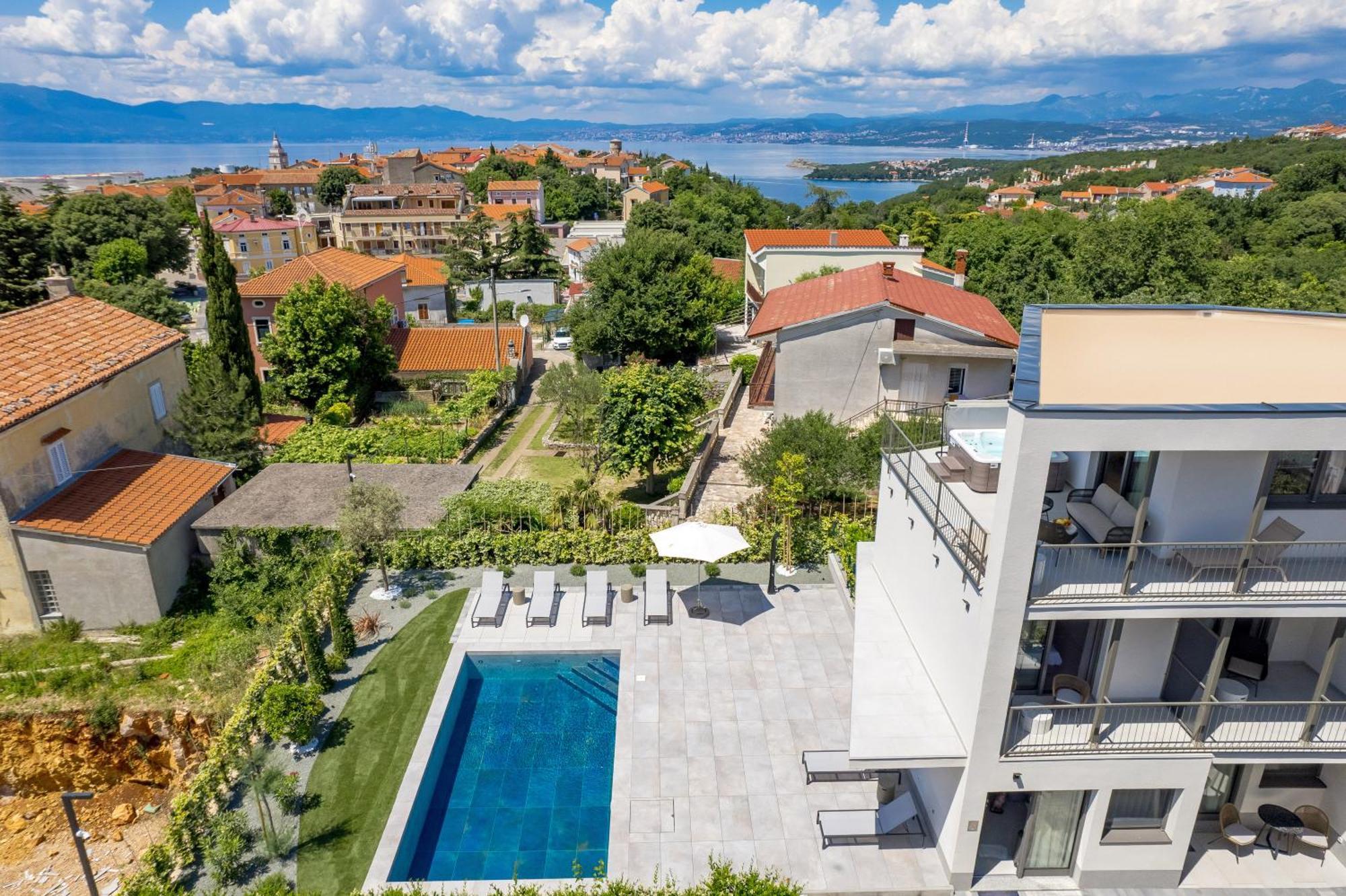 Apartmani Vila Mara M 1 Heated Pool Omisalj Bagian luar foto